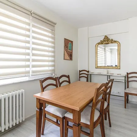 Chic And Modern Flat 5 Min To Nisantasi And Citys Istambul